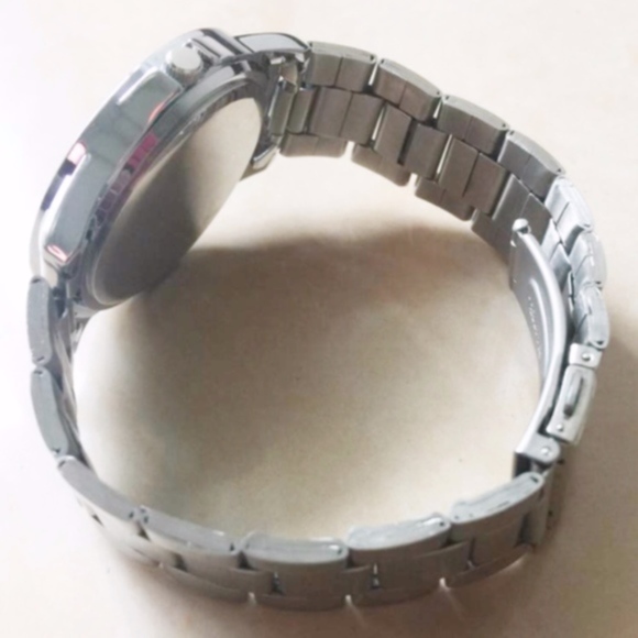 PEANUTS THE CAST CUSTOM STAINLESS STEEL WATCH NWT - Picture 6 of 7